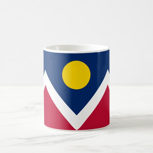 Flagge von Denver (Colorado, USA) Kaffeetasse (Mittel)