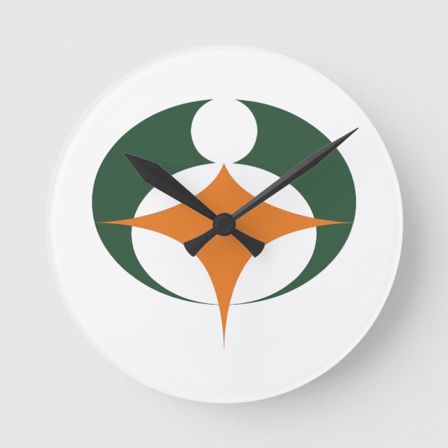 Flagge von Koga, Shiga, Japan Runde Wanduhr (Vorderseite)