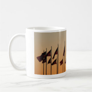 Flaggen bei Sonnenuntergang Amerikanisch Patriotis Kaffeetasse