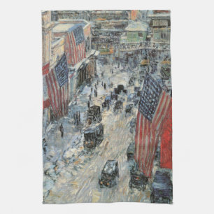 Flaggen in der 57th Street von Frederick Childe Ha Geschirrtuch