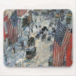 Flaggen in der 57th Street von Frederick Childe Ha Mousepad