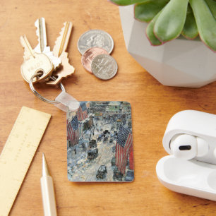 Flaggen in der 57th Street von Frederick Childe Ha Schlüsselanhänger