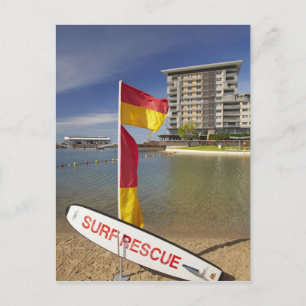 Flaggen und Surfbrett Postkarte