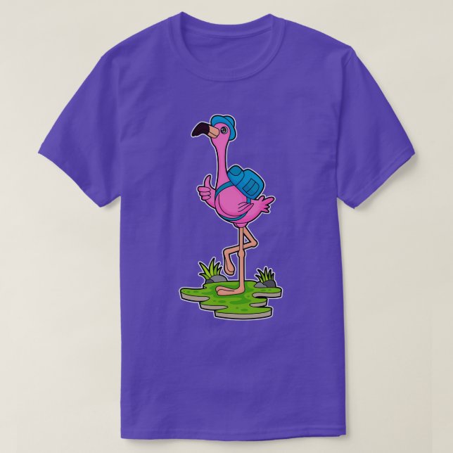 Flamingo as Hiker with Backpack T-Shirt (Design vorne)