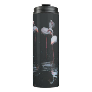 FLAMINGO AUF DUNKELHINTERGRUND THERMOSBECHER