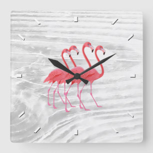 Flamingo auf Washed Wood Quadratische Wanduhr