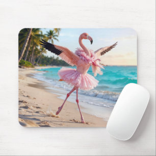 Flamingo-Ballerina in einem rosa Tutu am Strand Mousepad