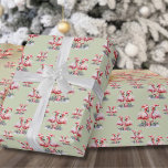 Flamingo Christmas Geschenkpapier<br><div class="desc">Feiern Sie die Ferien mit ein bisschen Surf und Sand mit diesem festlichen Packpapier mit zwei rosa Flamingos mit Geschenken zu Füßen und mit Weihnachtsmannmützen. Wünschen Sie Ihren Lieben eine schöne Ferienzeit im Strandstil. Ob Sie am Strand oder in einer tropischen Umgebung wie Florida, Hawaii, den Bahamas wohnen oder einfach...</div>