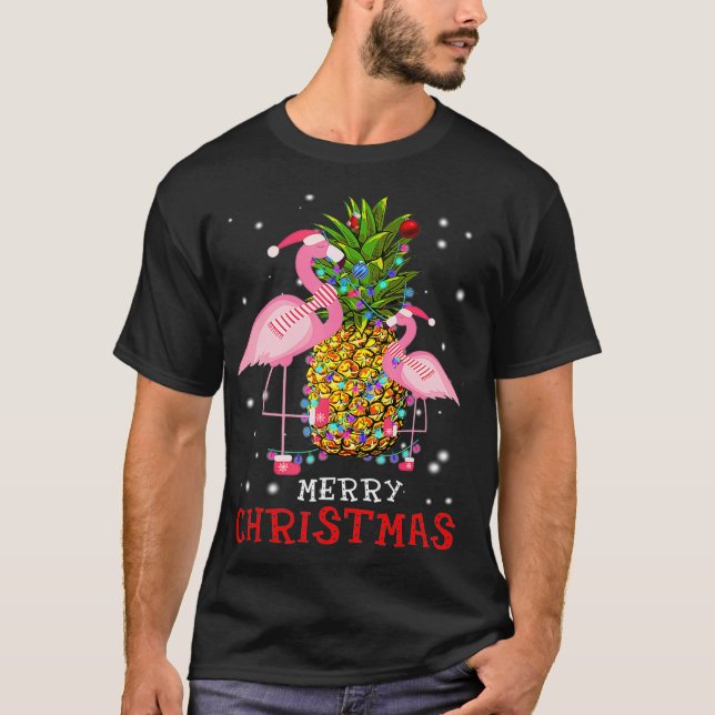Flamingo Christmas Tree Pineapple Xmas Light T-Shirt (Vorderseite)