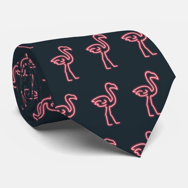 Flamingo in Neon Pink Krawatte (Gerollt)