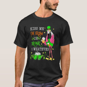 Flamingo Küss mich, ich bin irisch oder betrunken  T-Shirt
