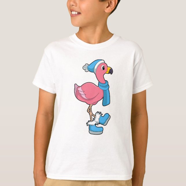 Flamingo mit Scarf & Hat T-Shirt (Vorderseite)