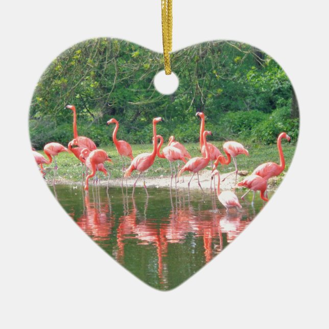 Flamingo Row am See im Frühjahr, Vögel Pink Wildli Keramikornament (Vorne)