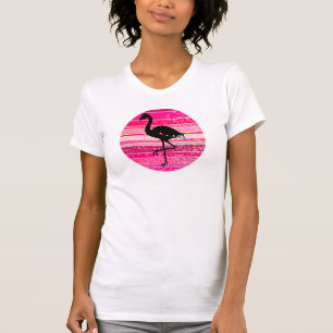 Flamingo Silhouette auf farbenfrohen rosa Streifen T-Shirt