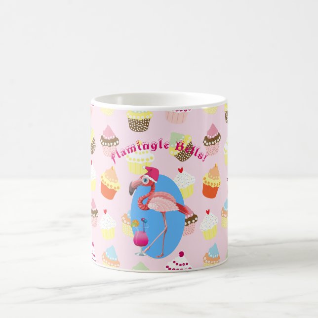 Flamingo Weihnachtscocktails und Cupcakes! Custom Tasse (Mittel)
