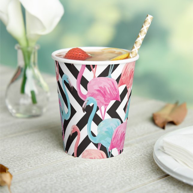 Flamingoes on Bold Design Pattern Pappbecher (In Situ)