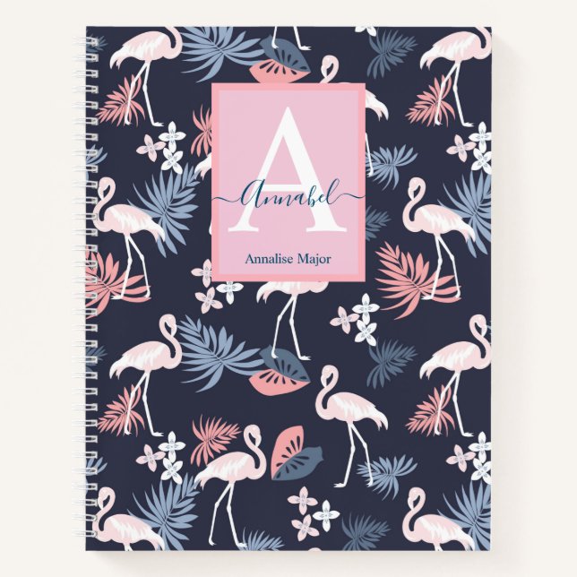 Flamingos tropische Blätter gemustert Mit Monogram Notizbuch (Vorderseite)