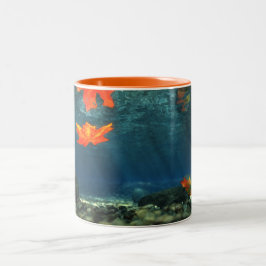 Flamme in der Wasser-Tasse Zweifarbige Tasse