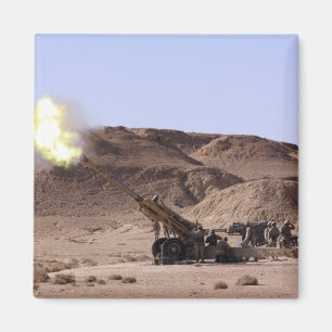 Flamme und Rauch taucht von der Mündung auf Magnet