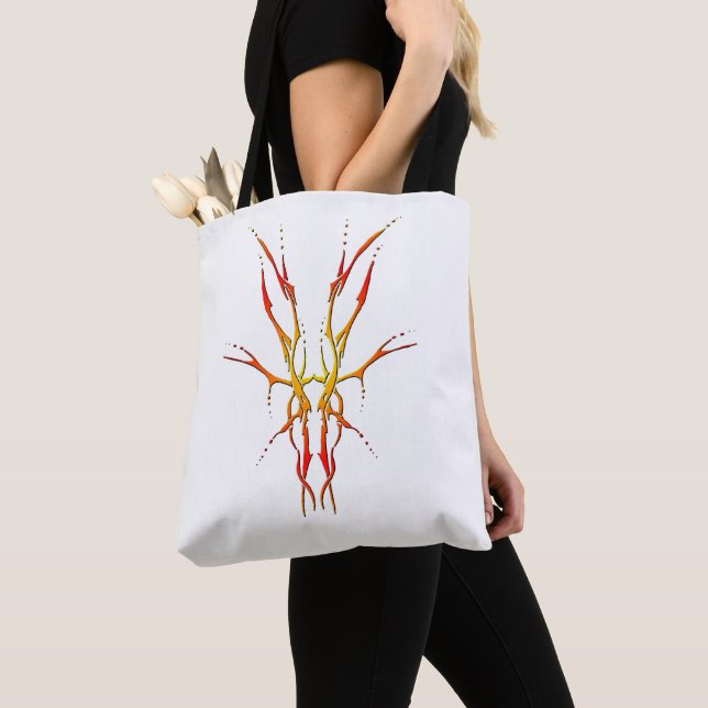 Flammen-Stammeshirschschädel-Jagd-Design (Von Nahem)