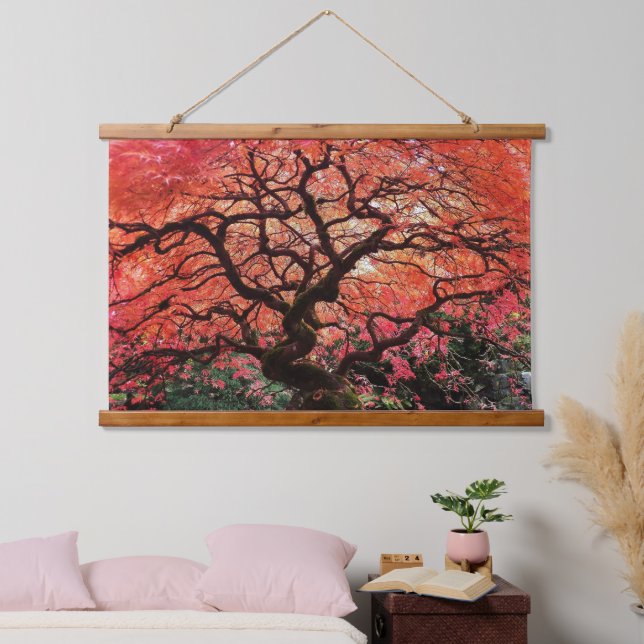 Flammender bizarrer Japanischer Ahornbaum Wandteppich Mit Holzrahmen (Schlafzimmer)
