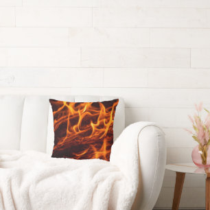 Flammenmakro in Kamin Kissen