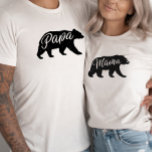 Flannel Adventure Papa Bear Babydusche T-Shirt<br><div class="desc">Papa Bär wird Liebe, dieses rustikale Shirt zu sportlichen! Eine Babydusche zu planen kann ein angenehmes Erlebnis sein, und durch die Auswahl des Flannel Adventure Bear Baby Shower Theme von Creative Gewerkschaft Designs kann der Planungsprozess des Party vereinfacht werden, indem eine charmante Touch hinzugefügt wird. Der rustikale Mama-Bär und der...</div>
