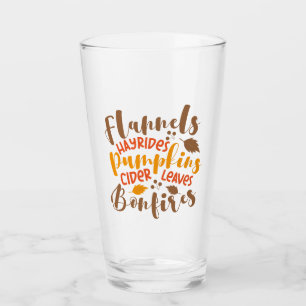 Flannels Hay Rides Pumpkins Cider Blätter Bonfire Glas