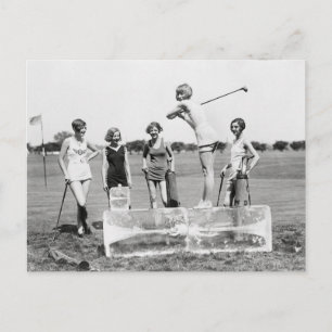 Flapper Girls Playing Golf, 1926 Postkarte