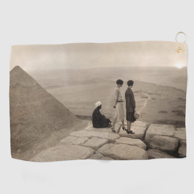 Flapper Girls Sunrise Khufu Pyramid, Ägypten 1920 Golfhandtuch (Horizontal)