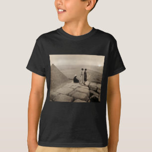 Flapper Girls Sunrise Khufu Pyramid, Ägypten 1920 T-Shirt