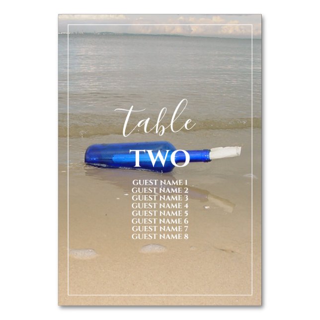 Flasche am Strand Sand Hochzeitsgäste Namen Tischnummer (Vorderseite)