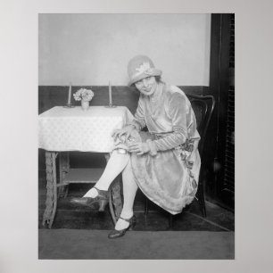 Flasche versteckt in Garter, 1926. Vintages Foto Poster