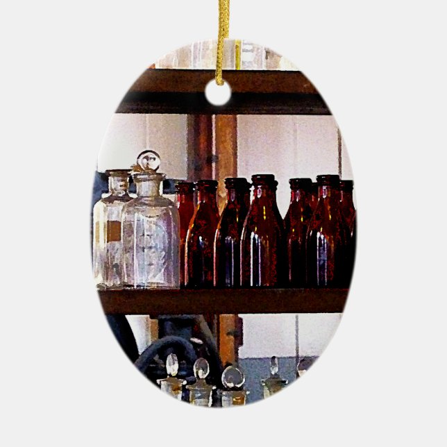 Flaschen auf Regalen Keramik Ornament (Vorne)