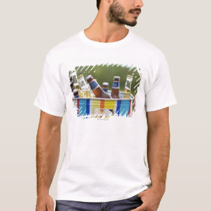 Flaschen Bier im Eiseimer T-Shirt