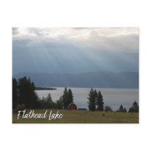 Flathead Lake Montana mit Bergen Baumbestand