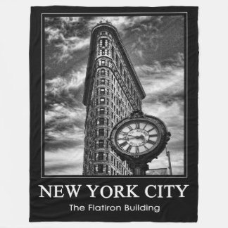 Flatiron Gebäude und Uhr in Schwarz und Weiß Fleecedecke
