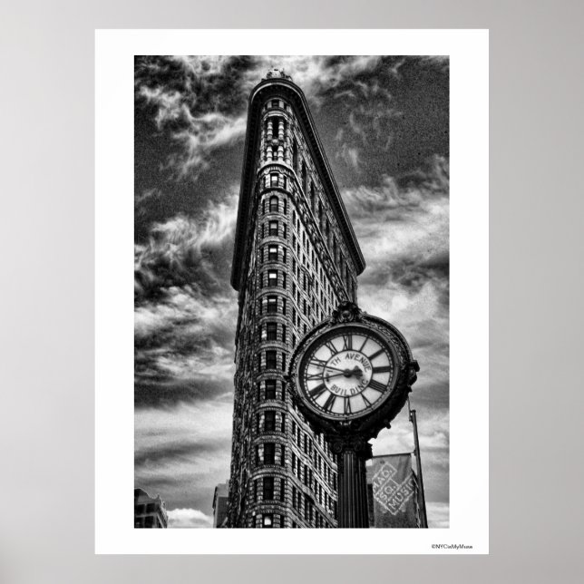 Flatiron Gebäude und Uhr in Schwarz und Weiß Poster (Vorne)