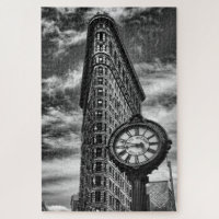 Flatiron Gebäude und Uhr in Schwarz und Weiß