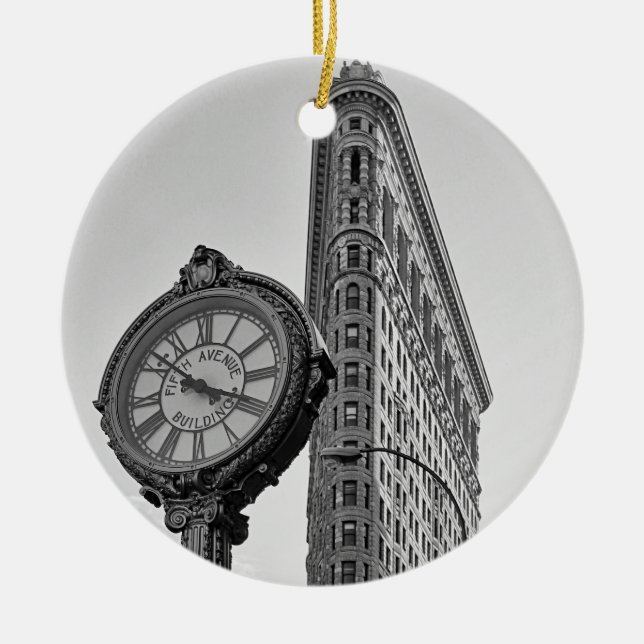 Flatiron Gebäude und Uhr in Schwarz-weißem #2 Keramik Ornament (Vorne)