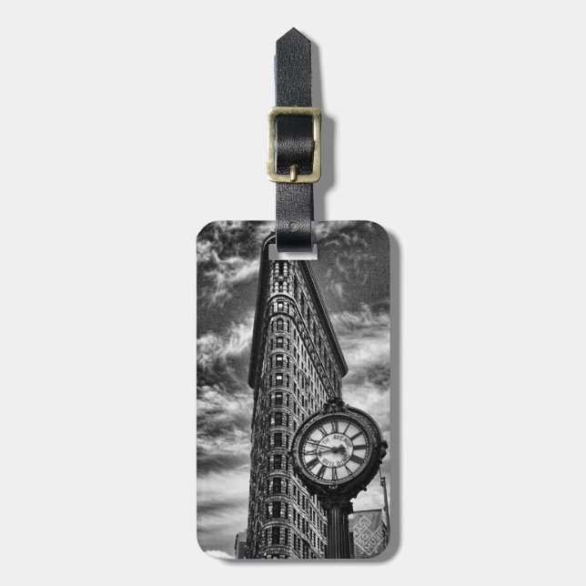 Flatiron Gebäude und Uhr in Schwarzweiss Gepäckanhänger (Vorderseite vertikal)