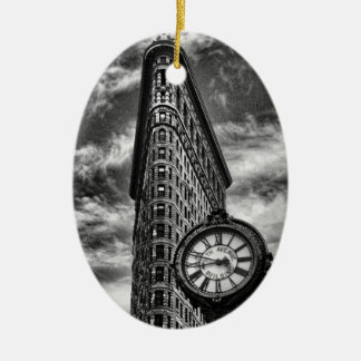 Flatiron Gebäude und Uhr in Schwarzweiss Keramik Ornament
