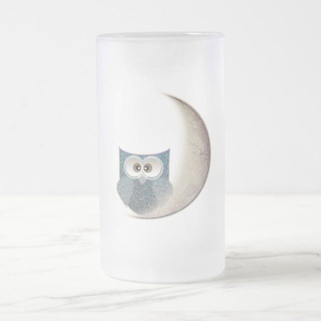 Flaumige Eule auf dem Mond Mattglas Bierglas (Mittel)