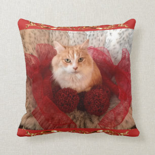 Flaumige Katze und rotes Band-Wurfs-Kissen Kissen