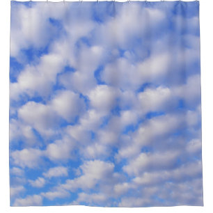 Flaumige Wolken Duschvorhang