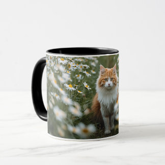 Flauschige orange-weiße Katze inmitten von Gänsebl Tasse