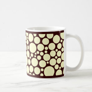 Flecken-Creme auf Dunkelbraun Tasse