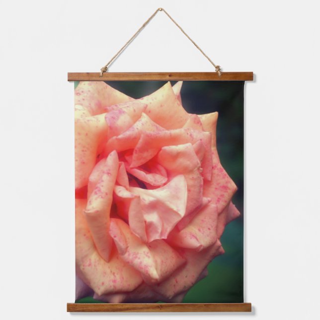 Fleckige Peach Rose Petals Wandteppich Mit Holzrahmen (Vorderseite)