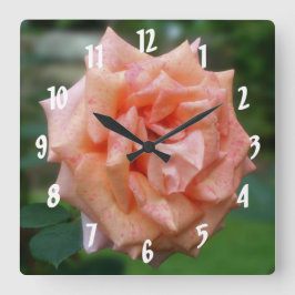 Fleckige Pfirsichblüte in blühender Rose Quadratische Wanduhr