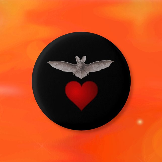 Fledermaus liebt Graue Fledermaus mit rotem Herzen Button (Von Creator hochgeladen)